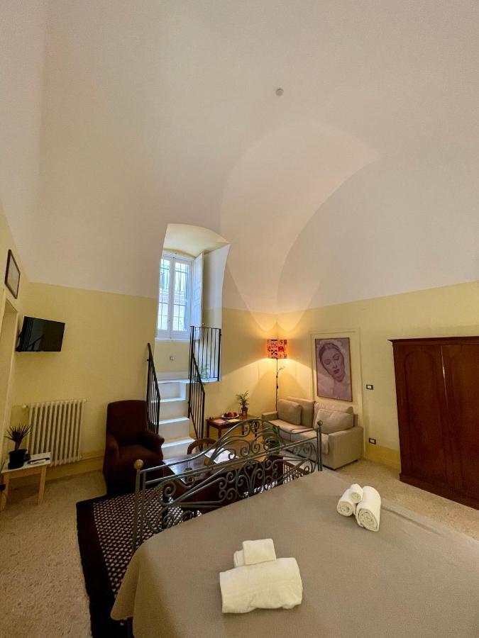 4 Balconi Rooms- Dimora Arditi B&B Лечче Экстерьер фото