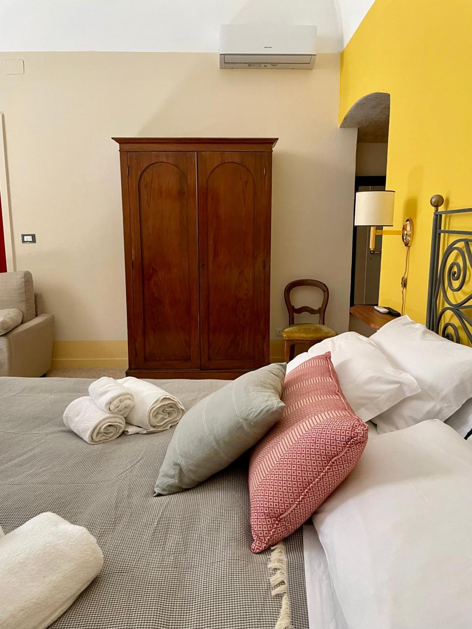 4 Balconi Rooms- Dimora Arditi B&B Лечче Экстерьер фото