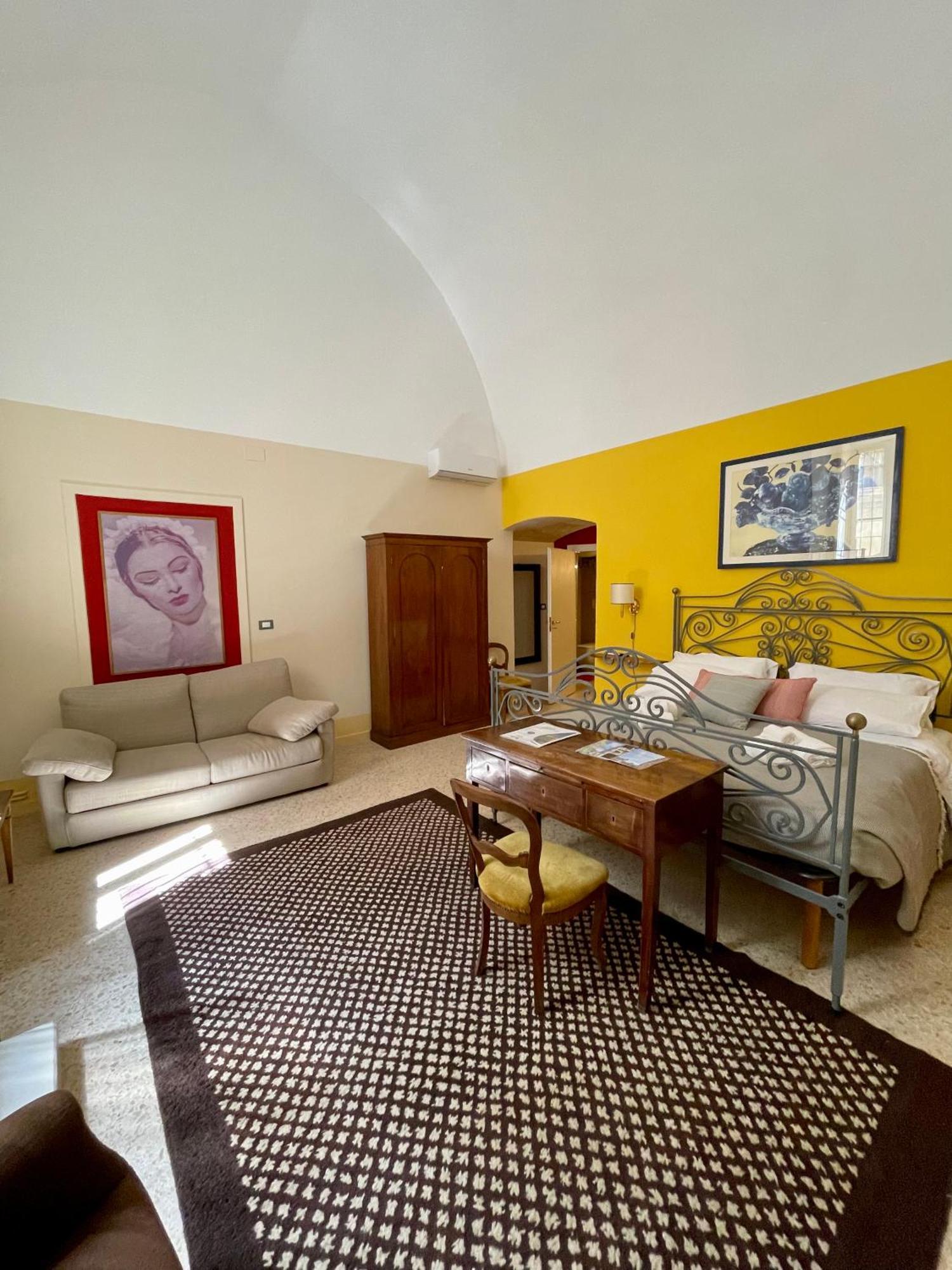 4 Balconi Rooms- Dimora Arditi B&B Лечче Экстерьер фото